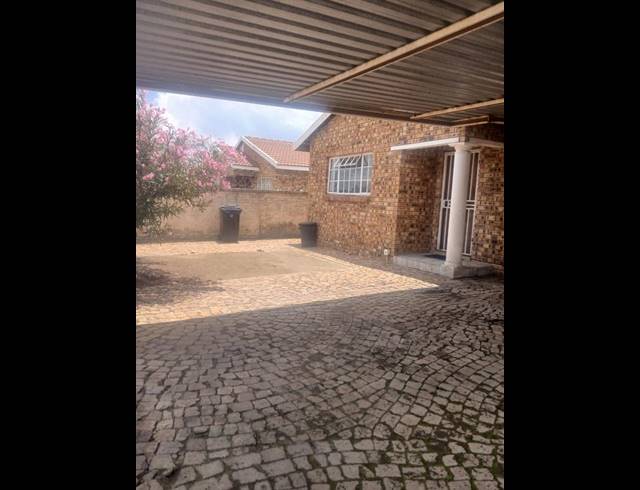 3 BEDROOM TOWNHOUSE FOR SALE IN WESTERGLOOR